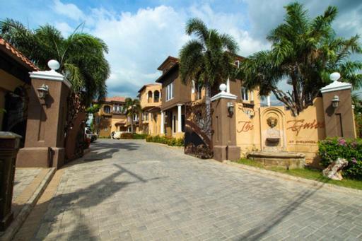 Luxury Penthouse Condo With Pool Kingston Exterior foto